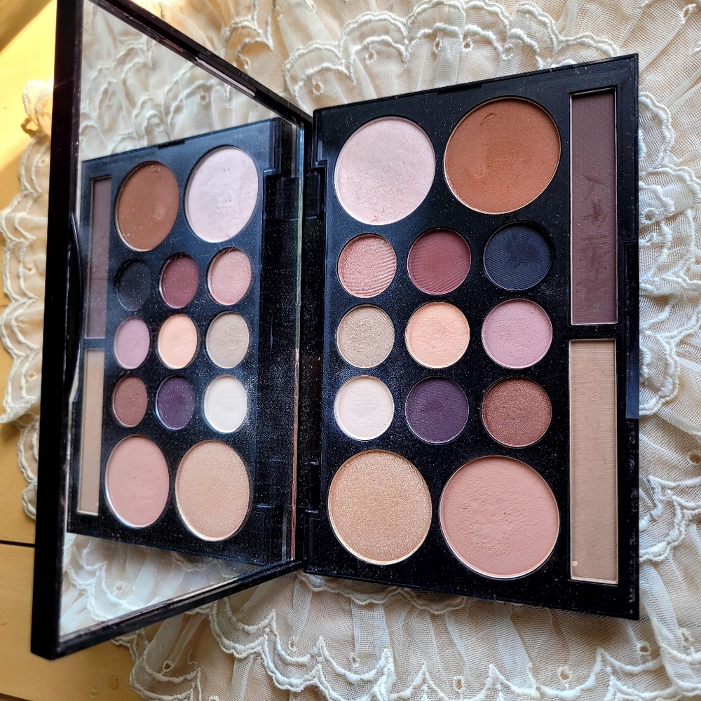 Love contours all palette